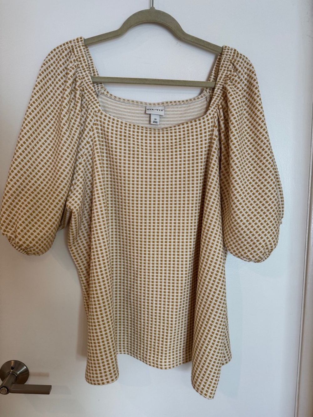 Ava & Viv Cream and Tan Waffle Puff Sleeve Top